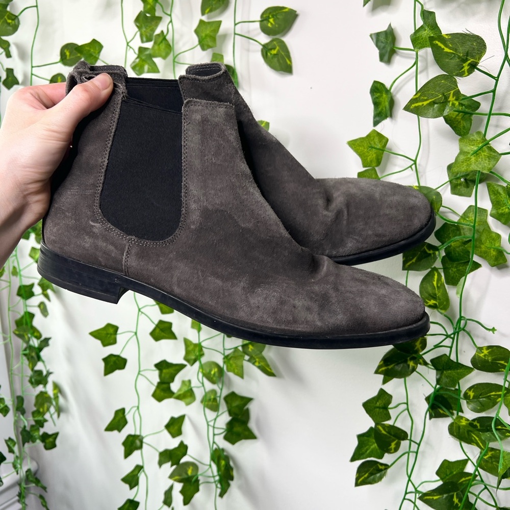Men's Gray Suede Chelsea Boots